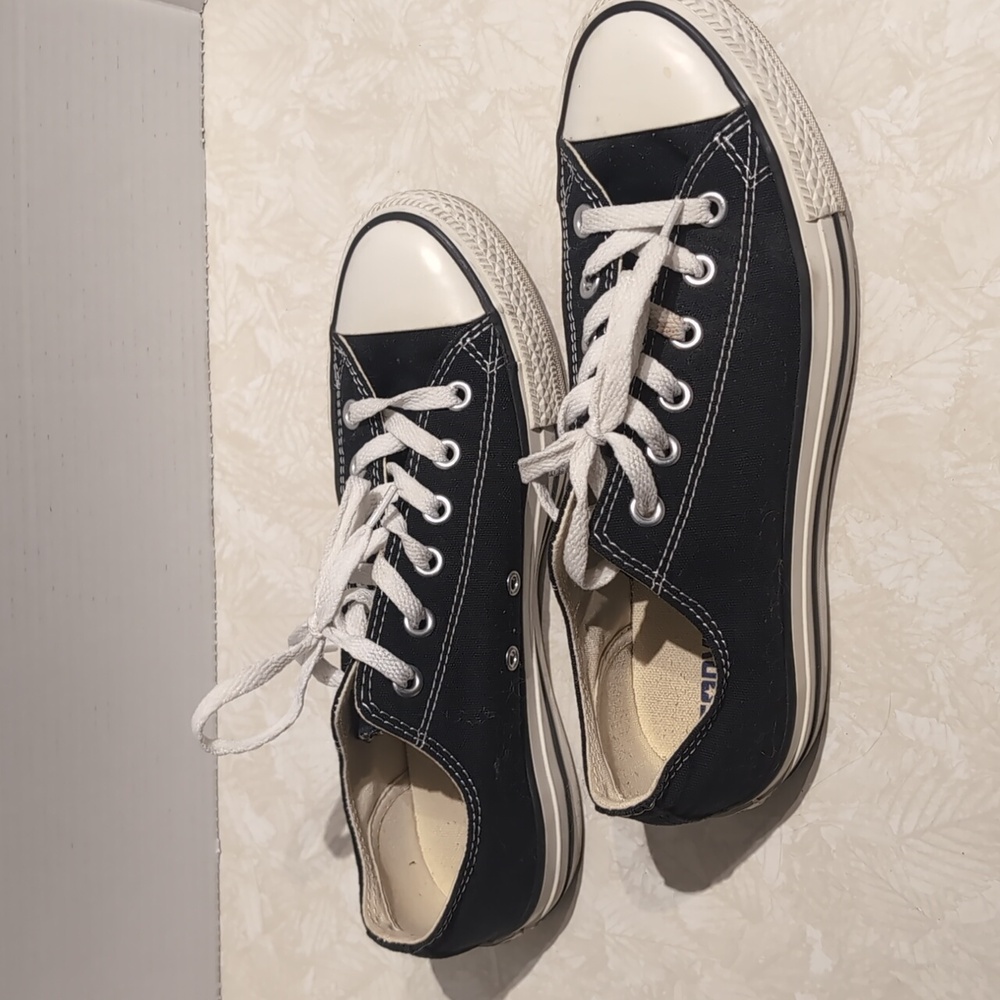 Converse Women's Size 9 And Men's Size 7 Gently Worn